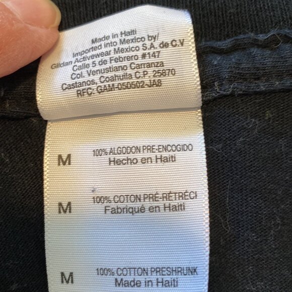 Gildan T-Shirt (with saying) - Picture 5 of 5